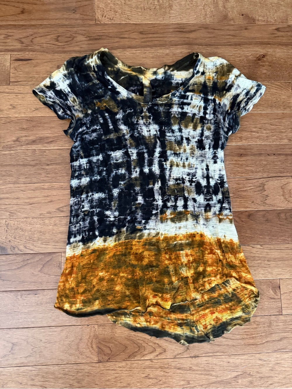Gilda Midani Tie-Dye Short Sleeve Women's Top in Black, White & Mustard Size L
